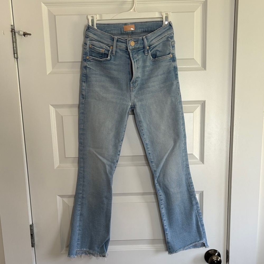 Mother The Insider Crop Step Fray. Medium blue. Size 24